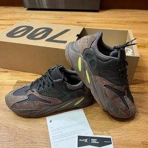 YEEZY BOOST 700 MAUVE SIZE 11